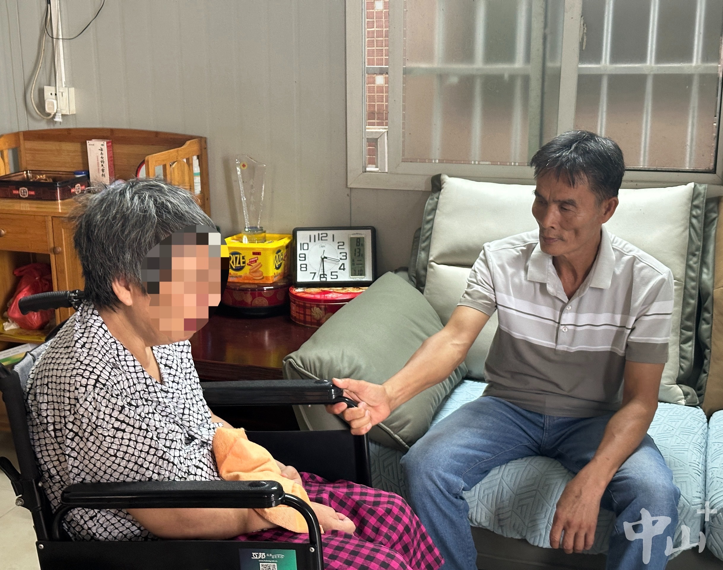 中山榜樣|何東昌：守護病妻十余年，一晚起床十多次